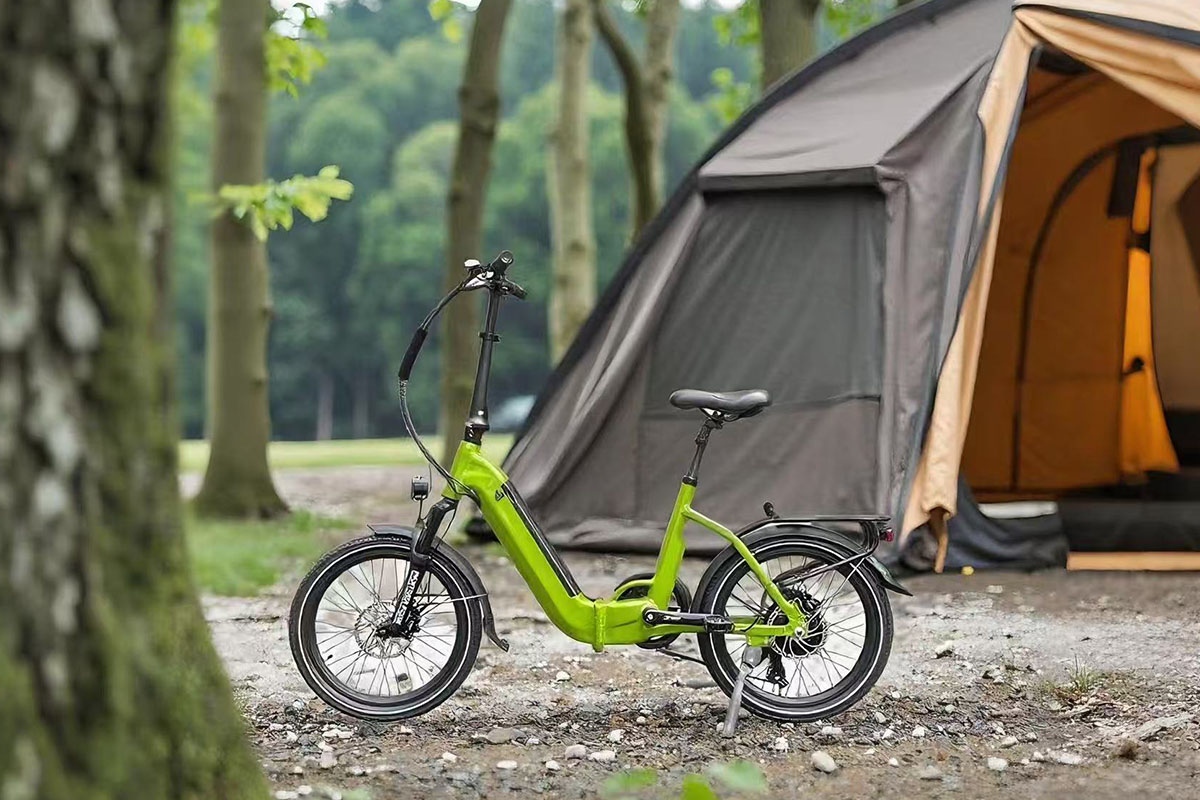 electric bicycle with a detachable battery.png