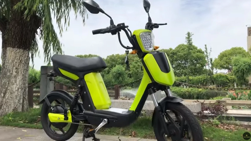 EV Commuter E moped