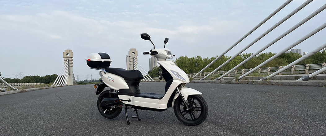 green-transportation-revolution-the-environmental-impact-of-moped-scooters-with-pedals.jpg