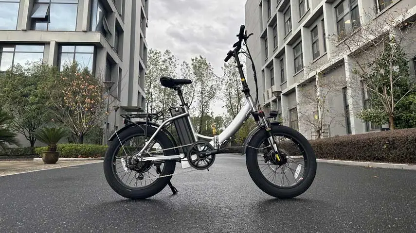 Vélo électrique pliant