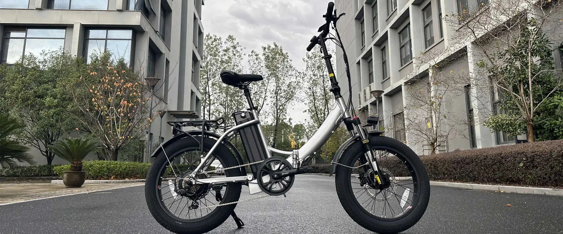 Vélo électrique pliant