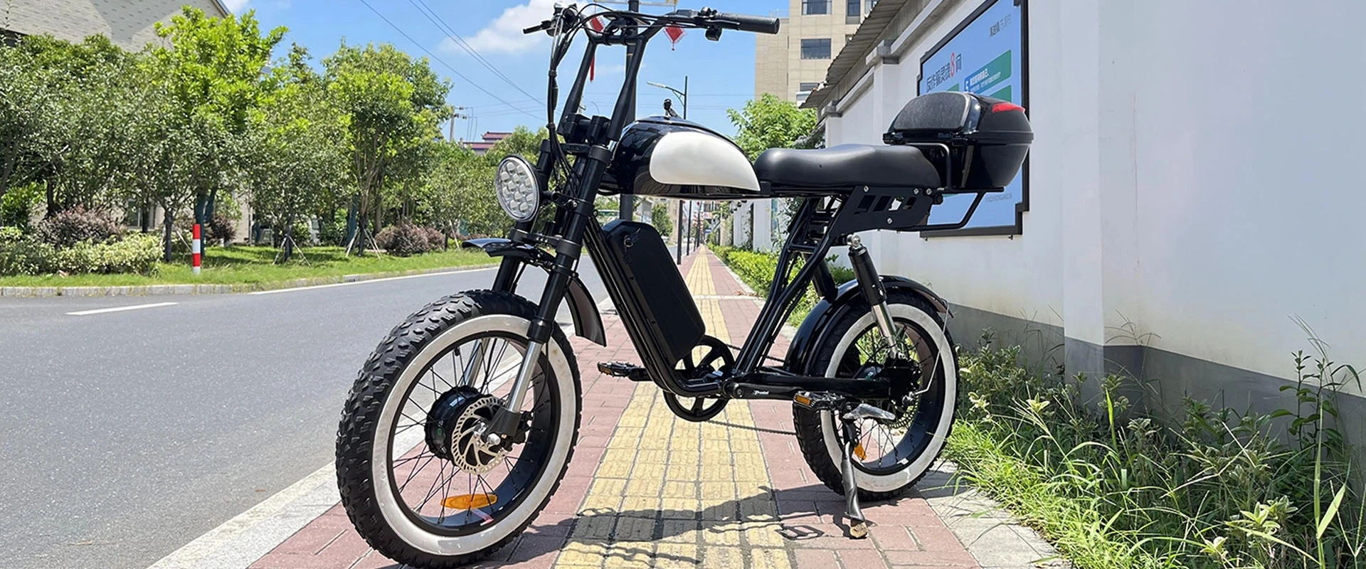 Vélo électrique de gros pneu rétro