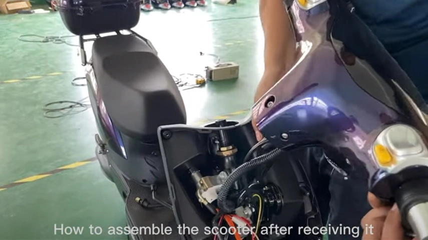 Comment assembler un scooter électrique assisté par pédale?