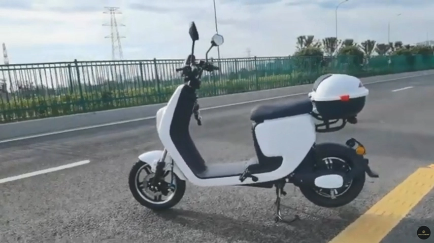 Scooter électrique d'aide à la pédale avec design de mode