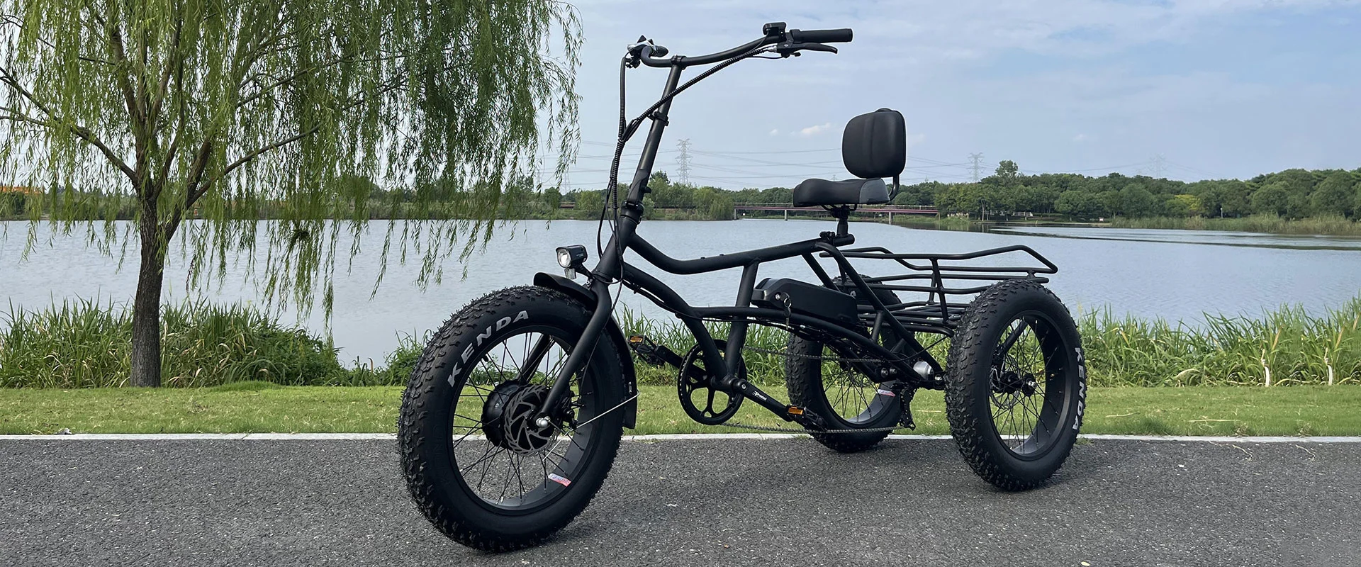 Vélo couchée électrique à trois roues